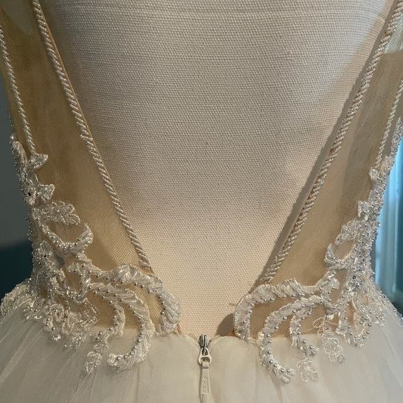 Stunning wedding gown! New with tags! - Picture 13 of 16